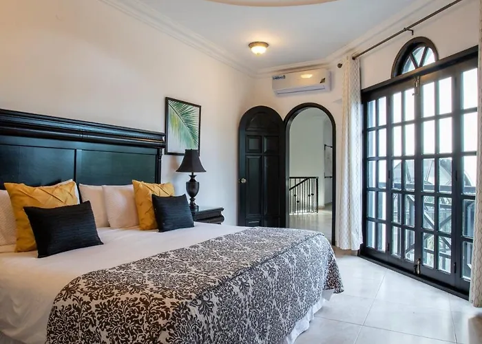 Villa Karina-luxury Beachfront Retreat