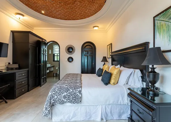 Karina-luxury Beachfront Retreat