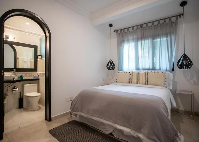 Villa Karina-luxury Beachfront Retreat